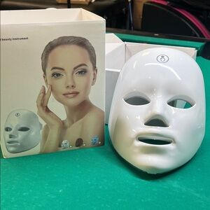 Rejuvenating LED Facial Mask - White NWT